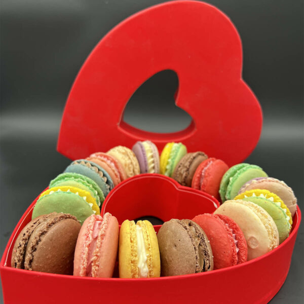 COFFRET 18 MACARONS CŒUR LOVE